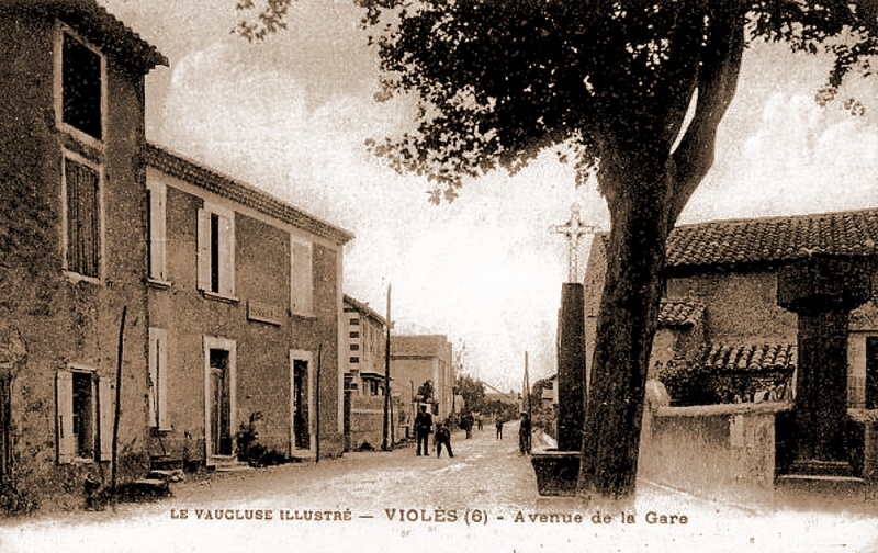 Avenue de la gare de Sablet
