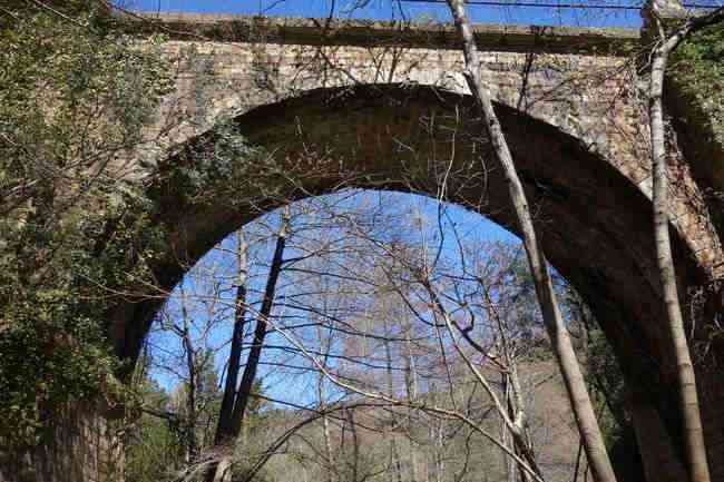 Pont ferroviaire sur le ruisseau d'Espaze