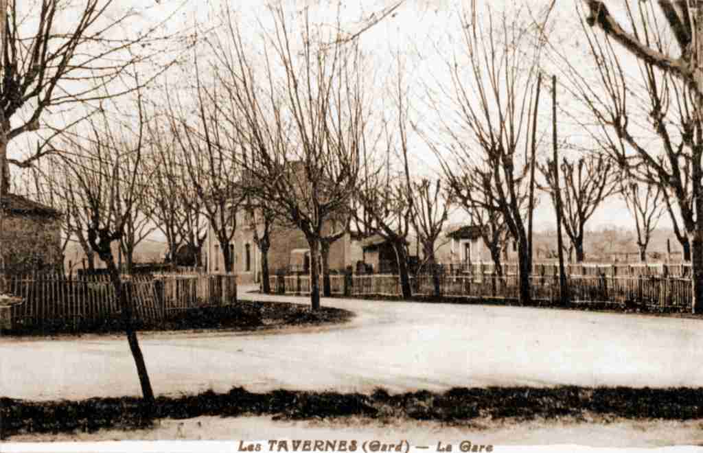 Cour de la gare de Ribaute-les-Tavernes