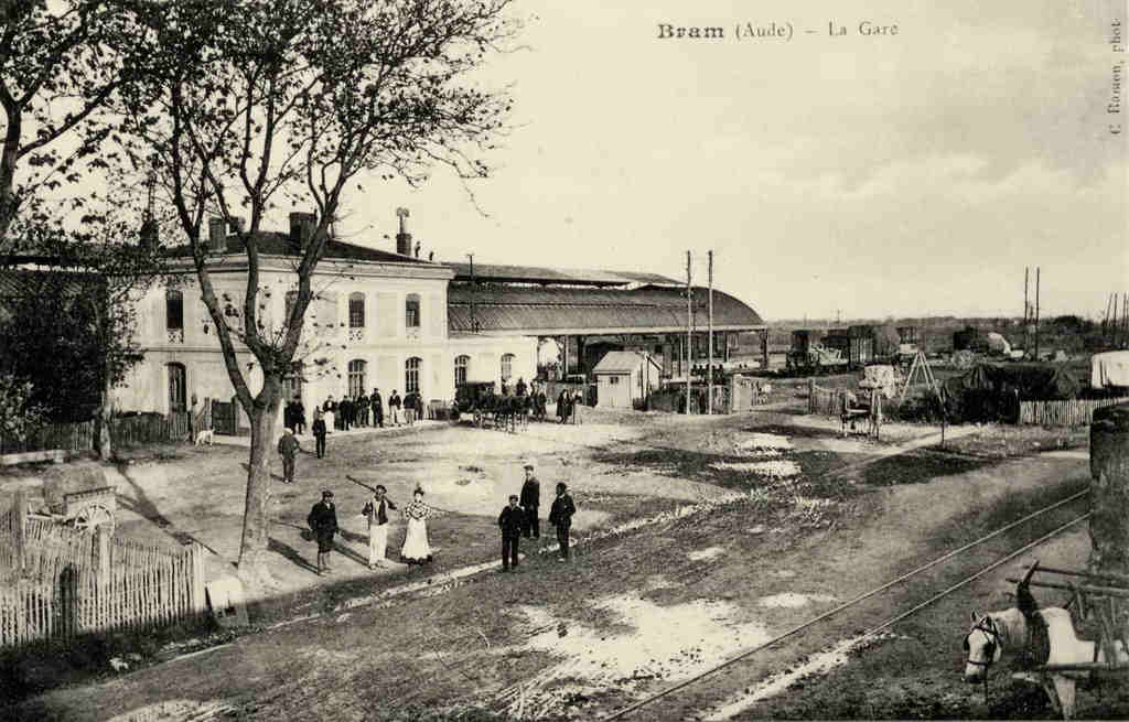 Cour de la gare de Bram